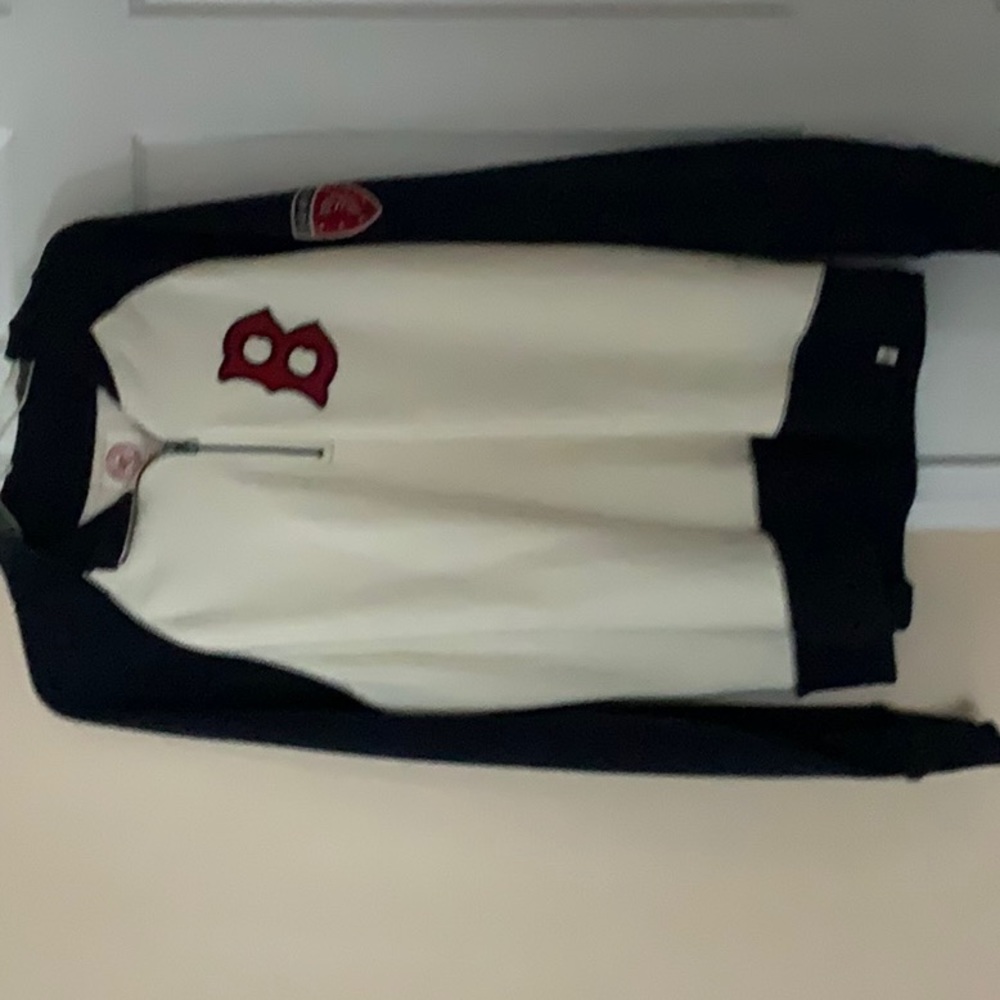 New, without tags, mens Red Sox pullover, XL, 47 brand, excellent condition.